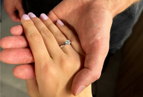    Пара поделилась счастливым событием в социальных сетях