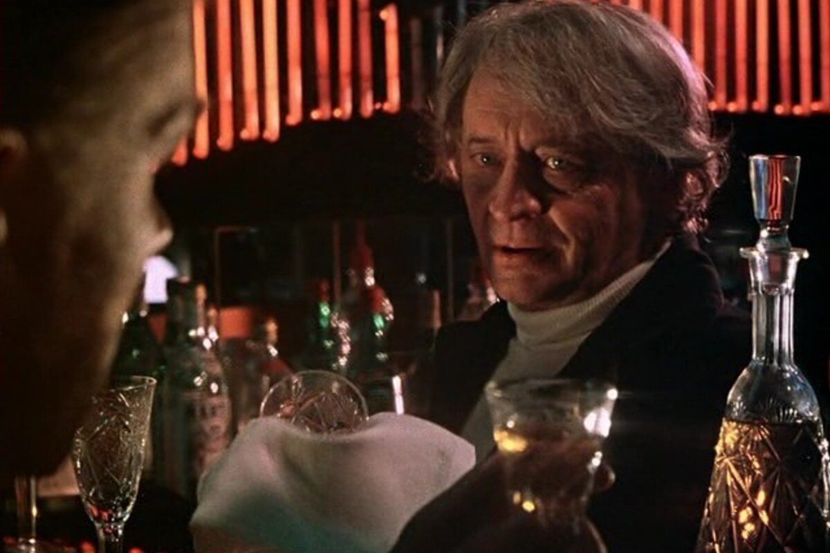 Пролистните изображение, чтобы увидеть следующий кадр из фильма «Отель „У погибшего альпиниста“» (1979)