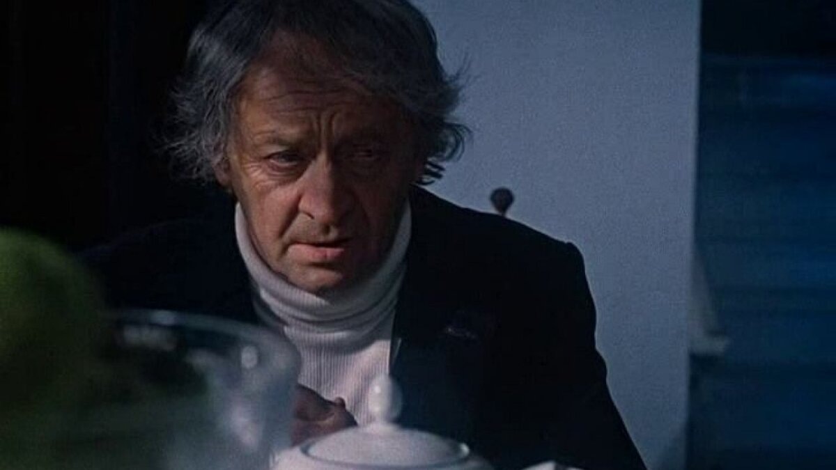 Пролистните изображение, чтобы увидеть следующий кадр из фильма «Отель „У погибшего альпиниста“» (1979)