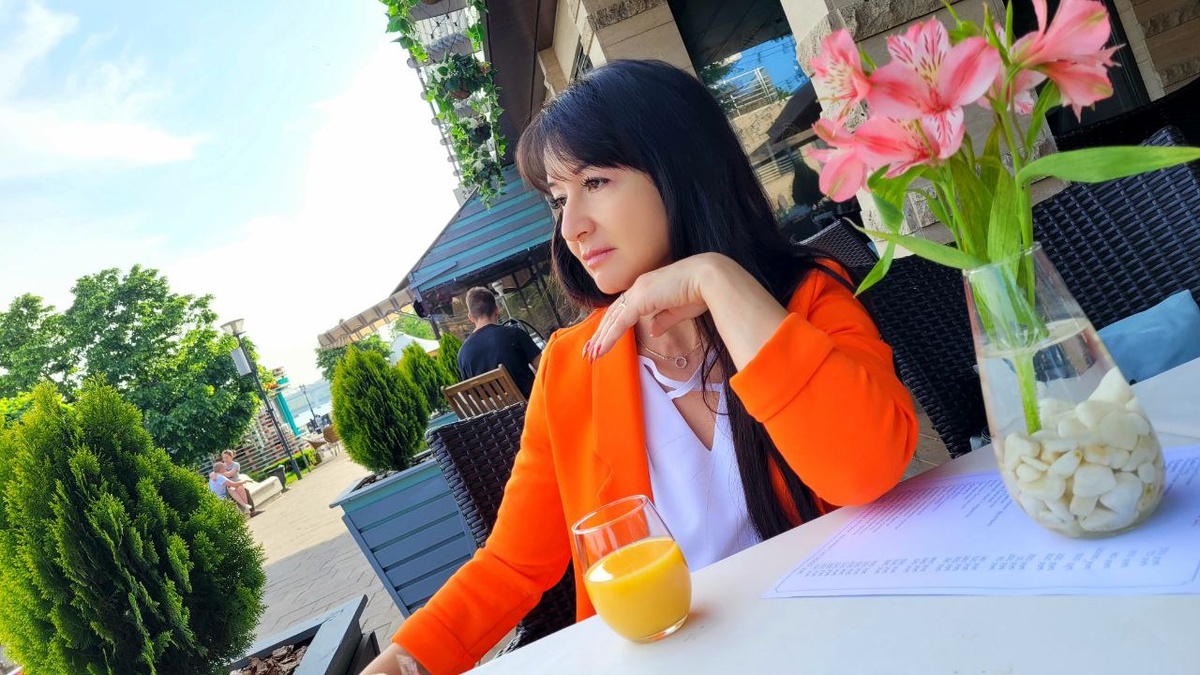 Автор Наталья Холодова