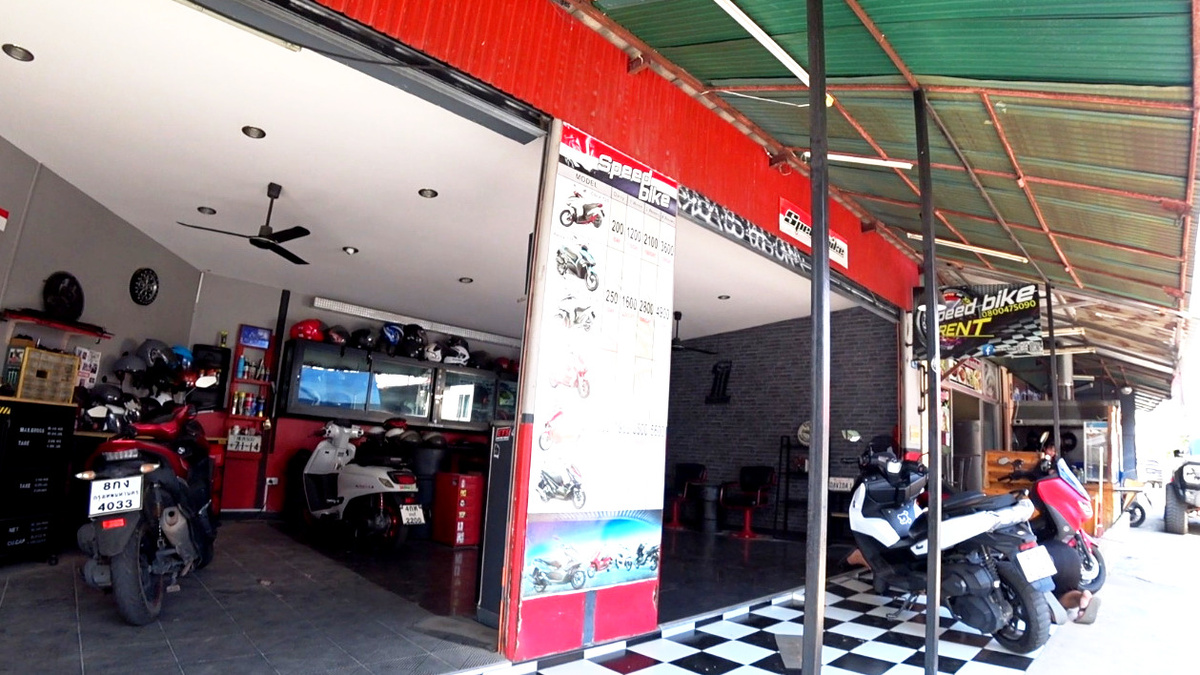 Один из пунктов сдачи мотобайков в аренду.