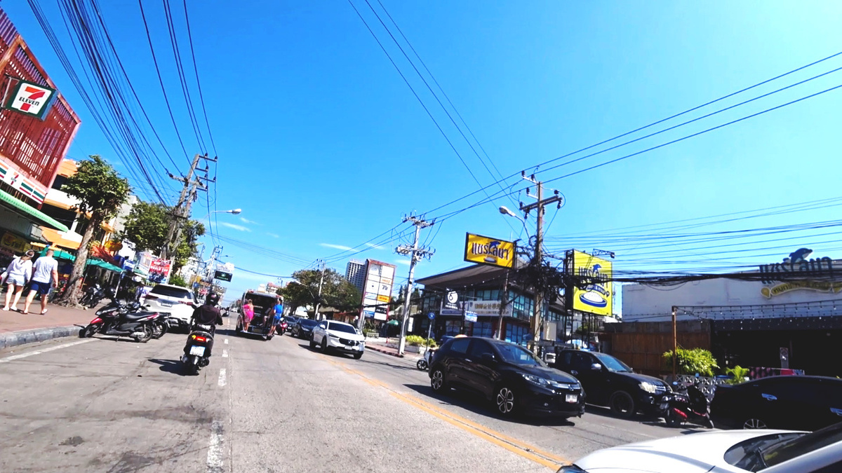 Левостороннее движение в Таиланде.