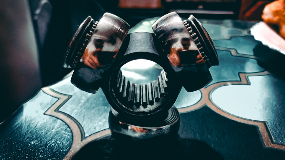 Купленный трипод (С чего снят не известно)