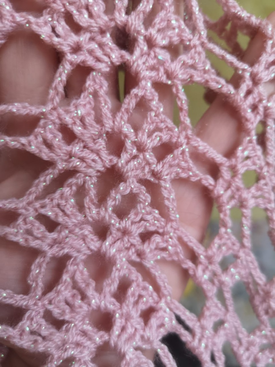 Видно, зеленоватые искорки?