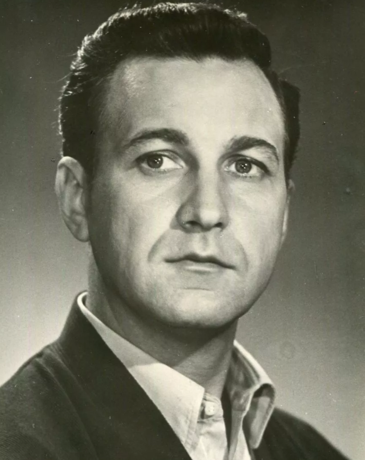 Лев Поляков