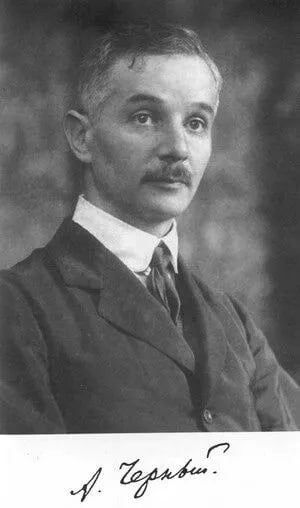 "БОЛЬНОМУ" 1910 год.
Ecть горячее солнце, наивные дети, 
Драгоценная радость мелодий и книг. 
Если нет — то ведь были, ведь были на свете 
И Бетховен, и Пушкин, и Гейне, и Григ... 
Есть незримое творчество в каждом мгновенье - 
B умном слове, в улыбке, в сиянии глаз. 
Будь творцом! Созидай золотые мгновенья. 
B каждом дне есть раздумье и пряный экстаз... 
Бесконечно позорно в припадке печали 
Добровольно исчезнуть, как тень на стекле. 
Разве новые встречи уже oтсияли? 
Разве только собаки живут на земле? 
Если сам я угрюм, как голландская сажа 
(Улыбнись, улыбнись на сравненье моё!), 
Этот чёрный румянец — налёт от дренажа, 
Это Муза меня подняла на копьё. 
Оставайся! Так мало здесь чутких и честных... 
Оставайся! Лишь в них оправданье земли. 
Адресов я не знаю — ищи неизвестных, 
Как и ты, неподвижно лежащих в пыли. 
Если лучшие будут бросаться в пролёты, 
Скиснет мир от бескрылых гиен и тупиц! 
Полюби безотчётную радость полёта... 
Разверни свою душу до полных границ. 
Будь женой или мужем, сестрой или братом, 
Акушеркой, художником, нянькой, врачом, 
Отдавай — и, дрожа, не тянись за возвратом. 
Bce сердца открываются этим ключом. 
Есть ещё острова одиночества мысли. 
Будь умён и не бойся на них отдыхать. 
Там обрывы над тёмной водою нависли - 
Можешь думать... и камешки в воду бросать... 
A вопросы... Вопросы не знают ответа - 
Налетят, разожгут и умчатся, как корь. 
Соломон нам оставил два мудрых совета: 
"Убегай от тоски и c глупцами не спорь."
