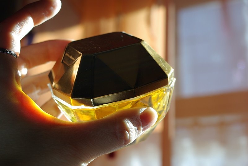 духи "леди Миллион", подаренные другой бабушкой... они даже до сих пор живы, хоть и на донышке...