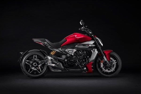Ducati добавляют мощности в линейку круизеров с новой моделью XDiavel V4