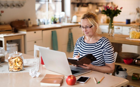 Искать подработку, чтобы закрыть неожиданный финансовый вопрос, — это не стыдно (Фото: Shutterstock)