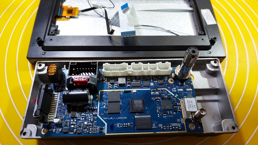 Внешний вид материнской платы магнитолы