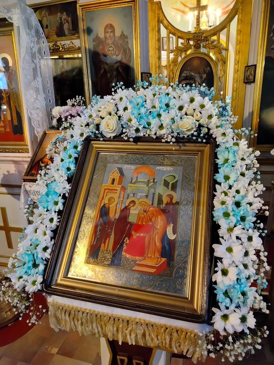 Вот так украшена икона праздника в нашей церкви