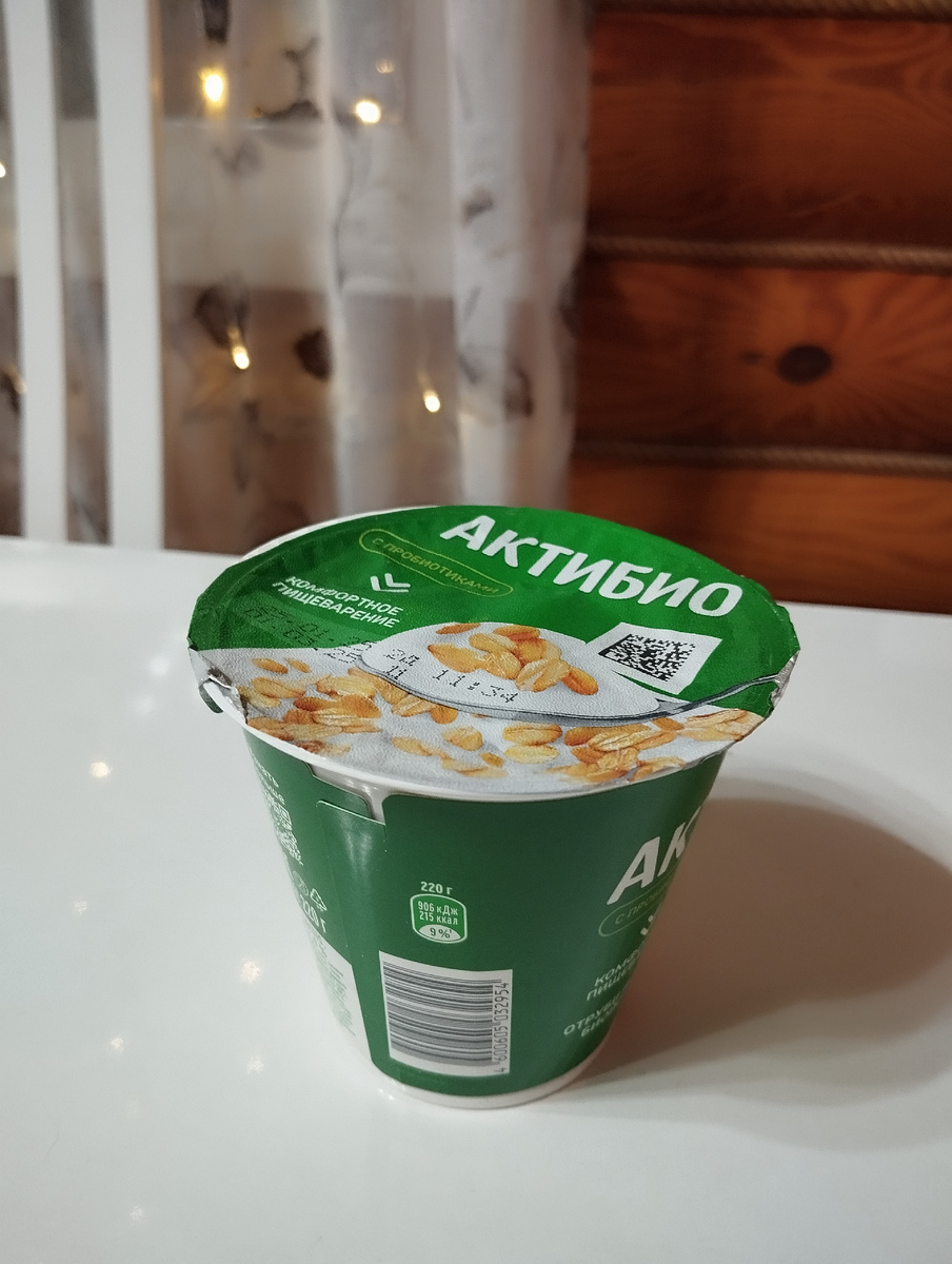 Этот продукт не только полезен, но и удобен в использовании — он представлен в удобных упаковках, что позволяет взять его с собой в дорогу или на работу. Йогурт Актибио со злаками — это отличный выбор для тех, кто хочет заботиться о своем здоровье и получать удовольствие от еды.