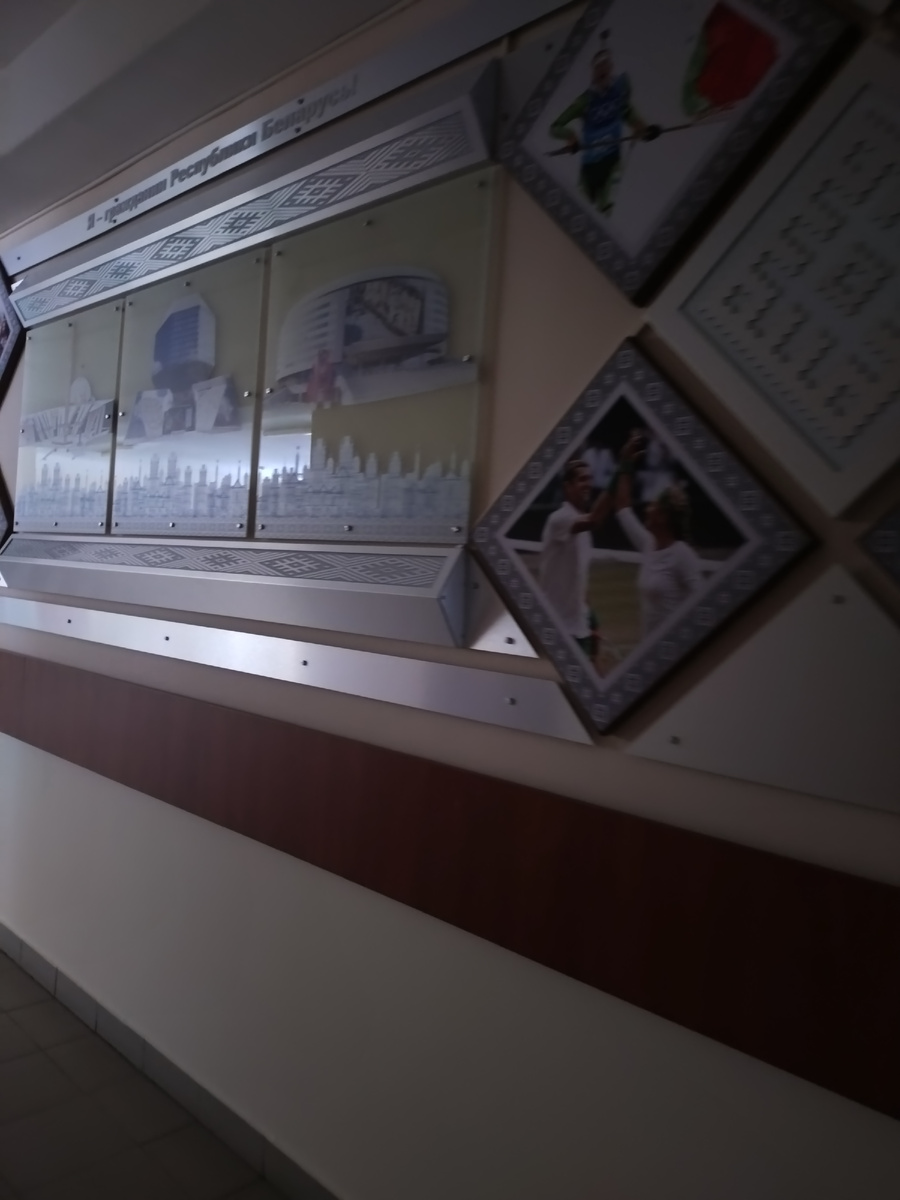 Проходя по школьным коридорам...