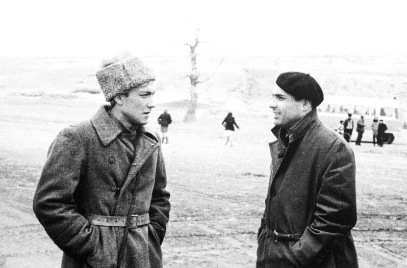 Олег и Ростислав Янковские на съемках фильма "Служили два товарища". Фото: spletnik.ru