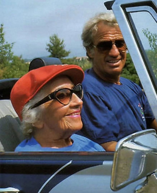 рядом со звездным сыном.