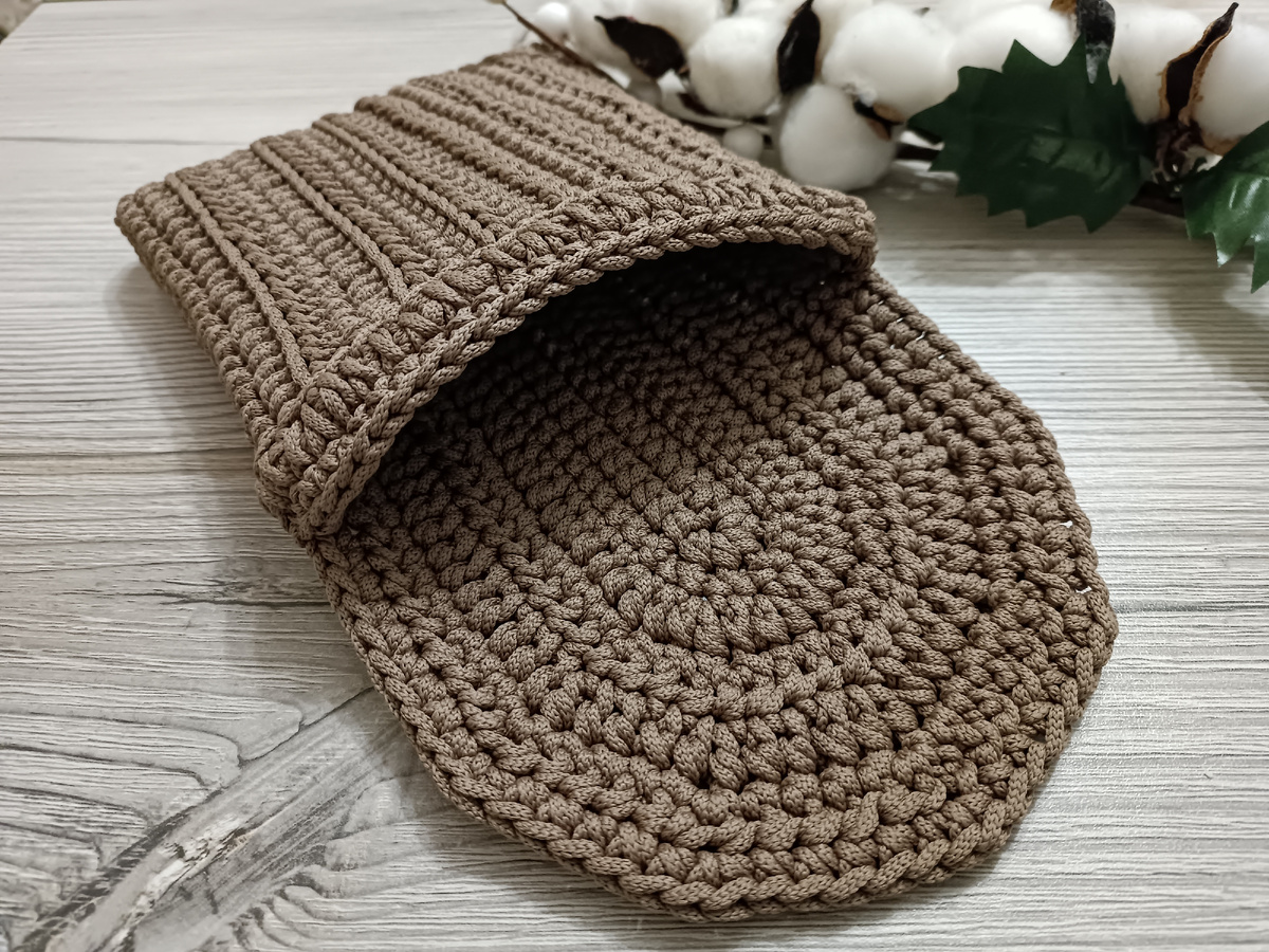 Маленькая сумочка из полиэфирного шнура 3 мм. Фото автора канала.