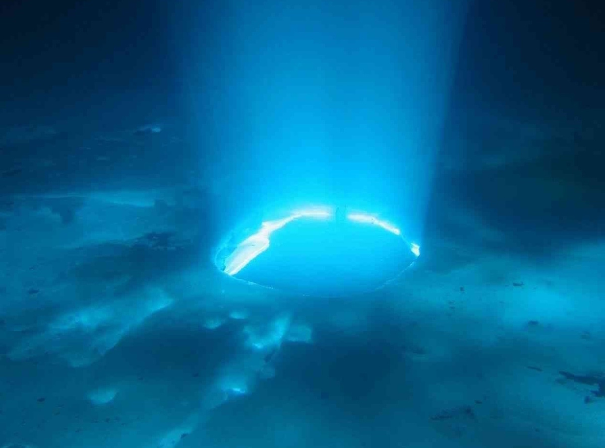 Свет исходил из пролома. (Фото: balthazar.club).