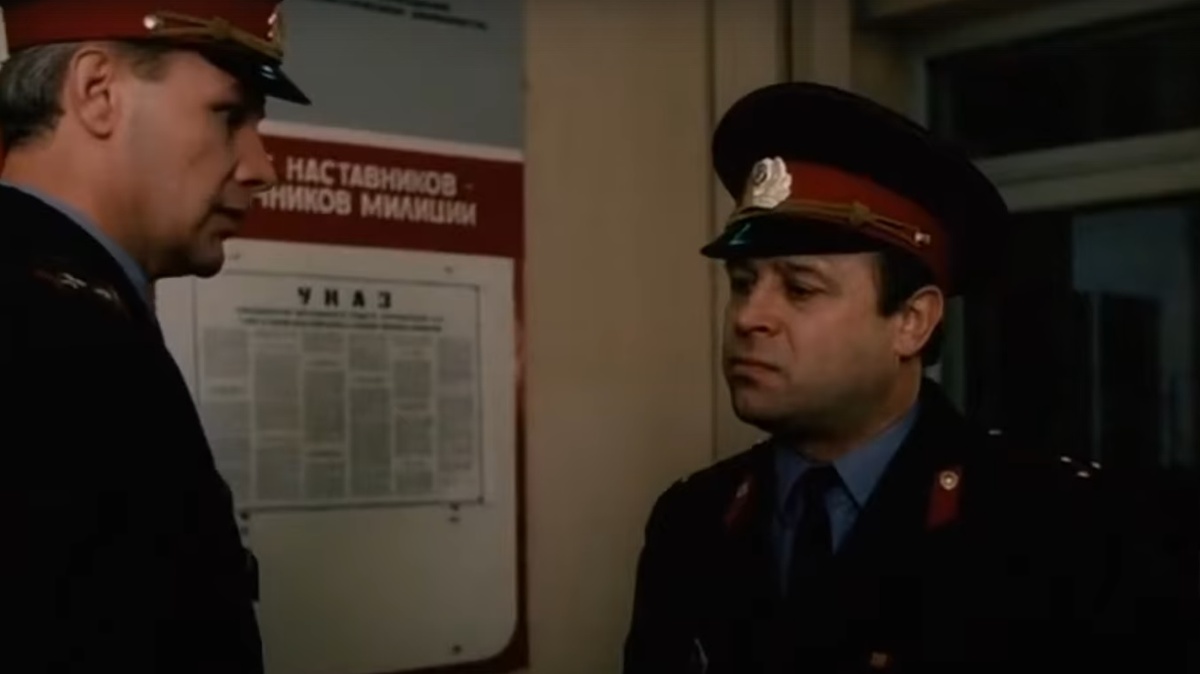 -Воспитывать надо! (знал бы капитан, что отец за ней носится по всему городу)