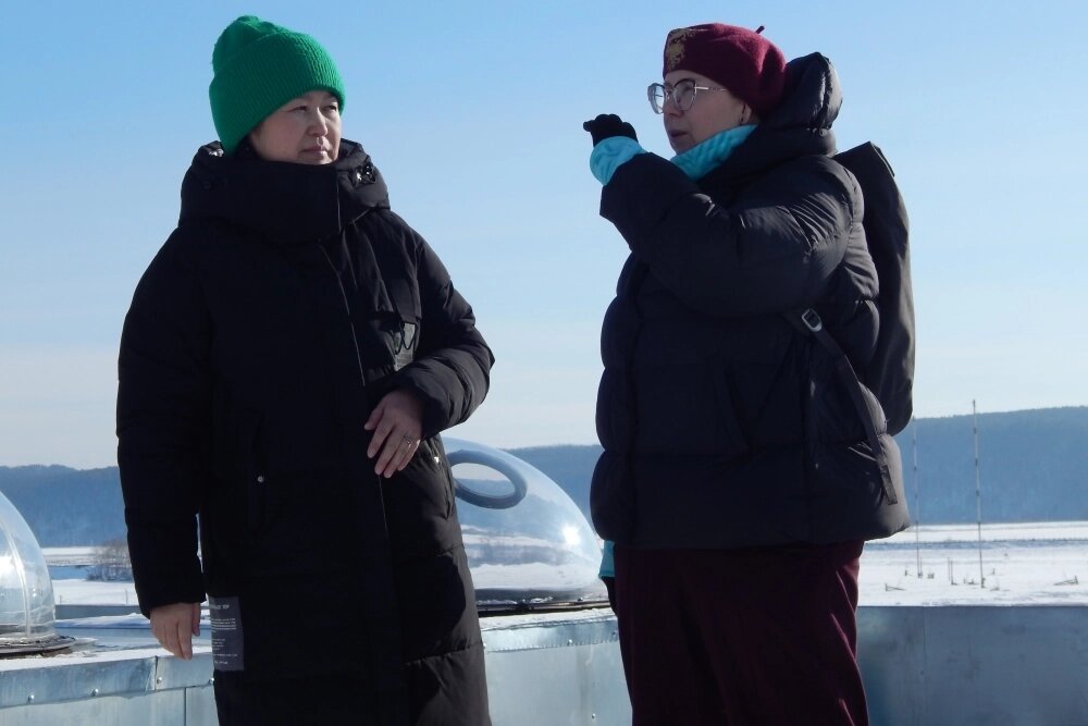    Татьяна Сыренова и сотрудница Института солнечно-земной физики СО РАН. Фото:  АиФ/ Василий Лаврентьев