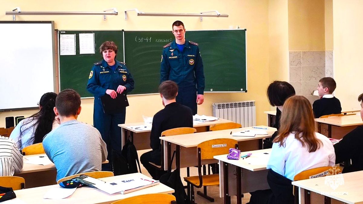    Сотрудники МЧС России провели профилактические мероприятия для школьников Югорска