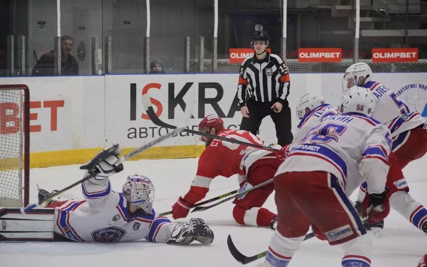    Хоккеисты «Ижстали» по буллитам проиграли тульской АКМ