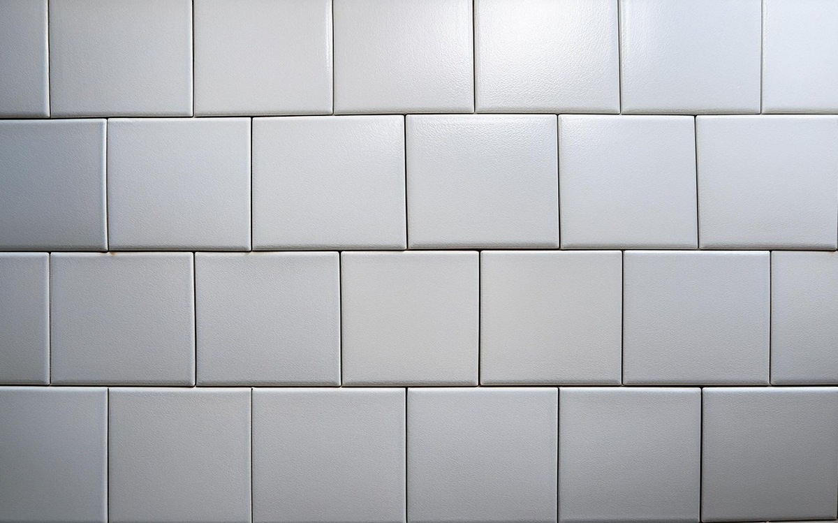 Швы между плиткой будут как новые: простой способ быстрой очистки / Фото: Pogovorim.by
