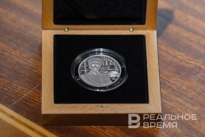 Банк России выпустил серебряную монету. Мария Зверева / realnoevremya.ru