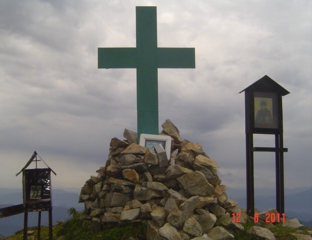 Памятник апостолу Андрею Первозванному на горе Ркинис-Джвари, Грузия.