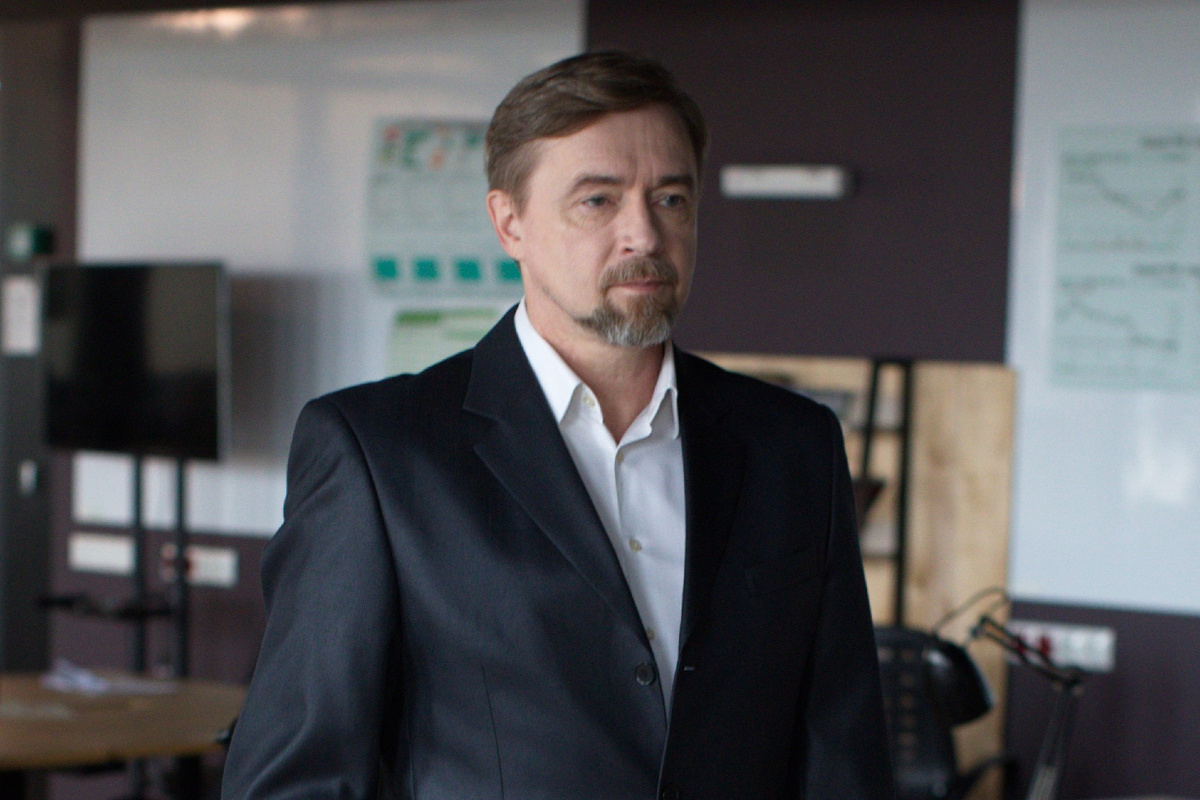 Дмитрий Комов в ролие Бергера в сериале «Мышеловка»