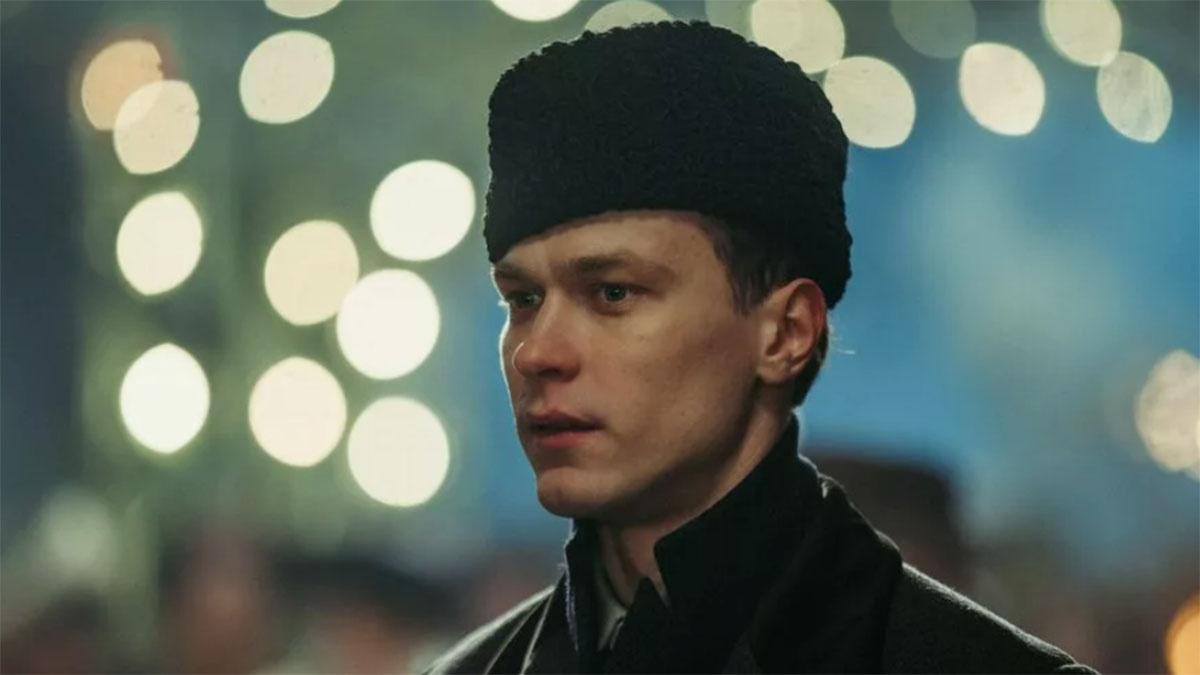 Юра Борисов в фильме «Серебряные коньки». Фото: кадр фильма