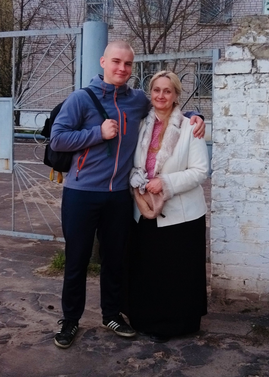  Проводы в армию, в день отправления .    Этой фотографии  сегодня ровно 300 дней, а ещё это «300 дней от дома», так говорят в армии, значит «до дома» 64 дня🤗 Ждём ♥️