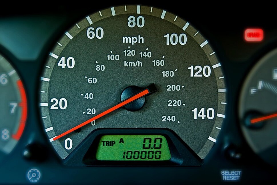     Как перекупщики выявляют скрученный пробег: 5 полезных приемов и 1 главный совет при покупке бэушного авто