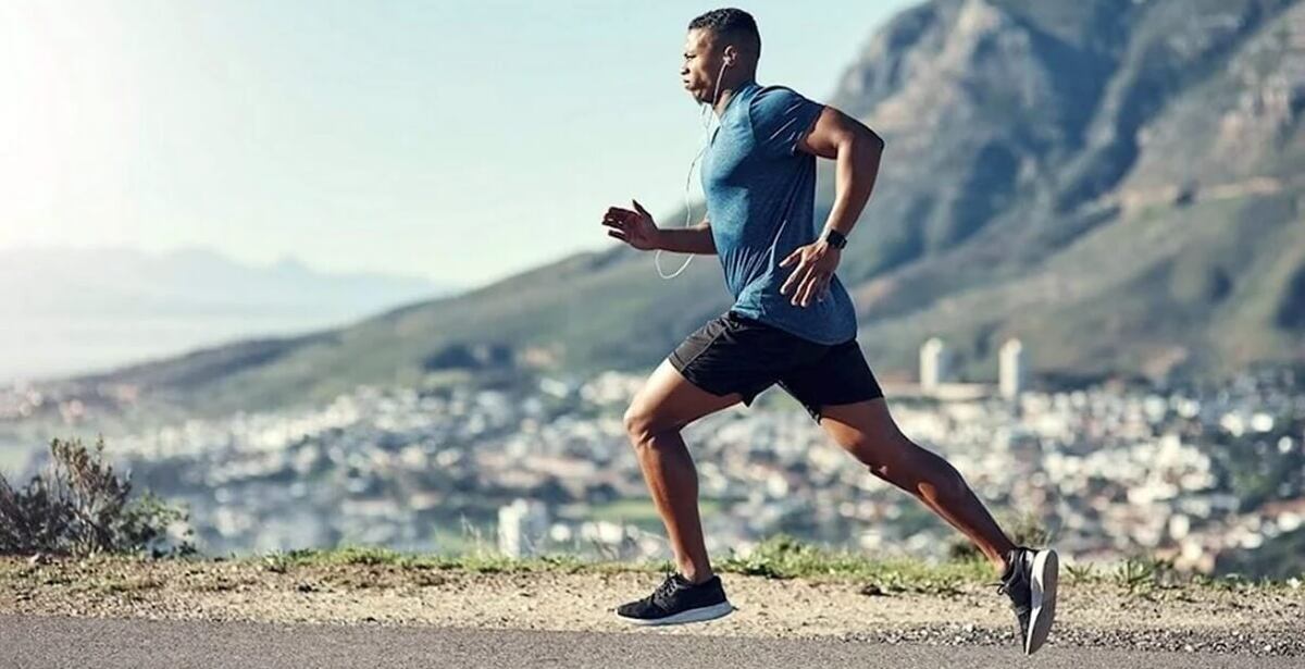    Люди способны пробегать десятки и даже сотни километров. Источник: kotsport.ru