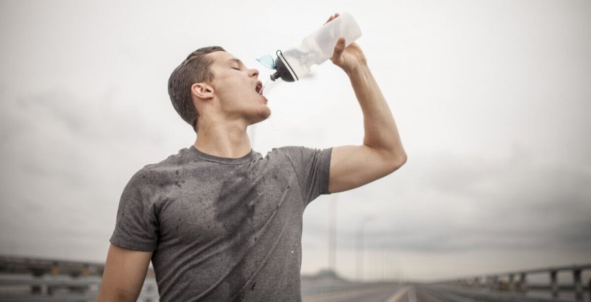    Существует ряд физиологических ограничений, которые не дают спортсменам бежать слишком долго. Источник: sport-express.ru