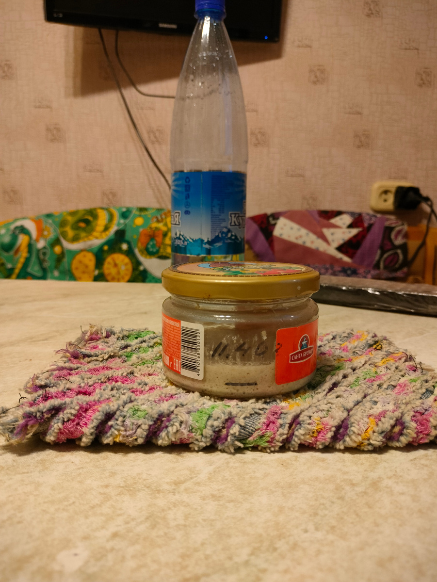 Заквасочка уже так выросла через 8 часов. Скоро буду заводить опару на хлебушек Тартин