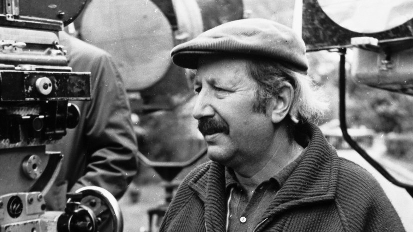     «Время меняет вкусы. Но истинному художнику не дано выбирать и подстраиваться, ему нужно быть всегда самим собой и идти своим путём, иногда попадая в жилу времени», — говорил Михаил Швейцер РИА Новости