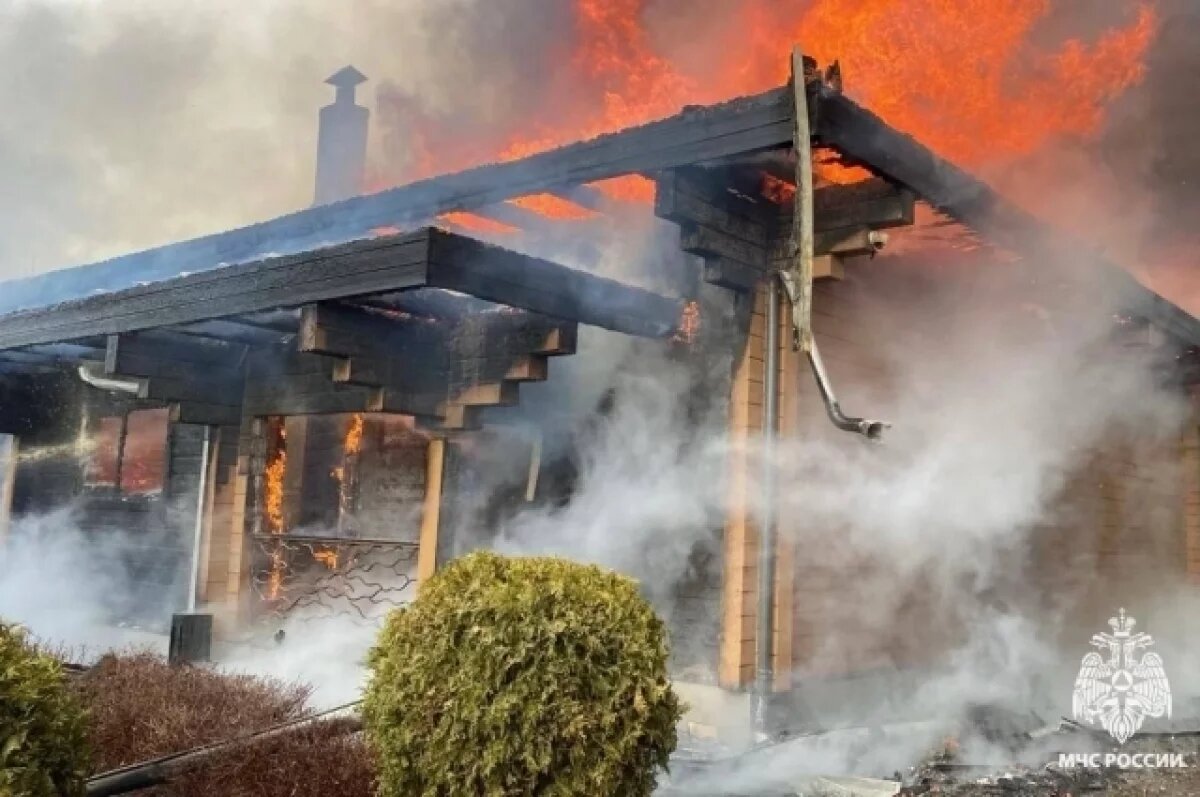    В деревне Тверской области из-за печи загорелся жилой дом