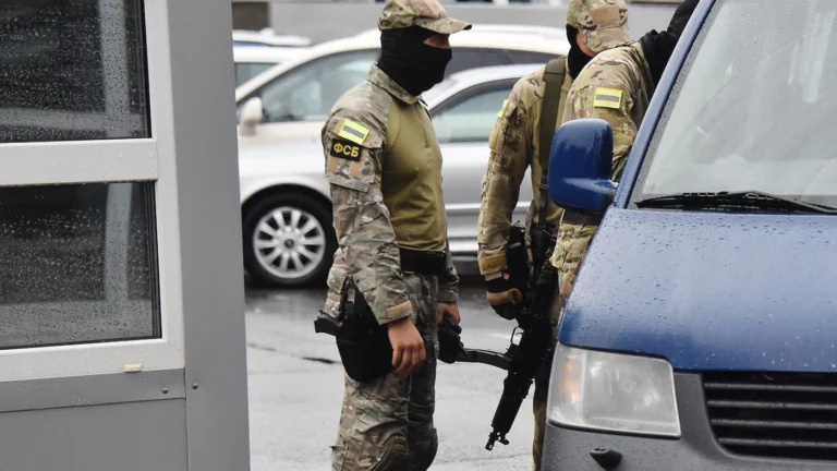 Автор: https://theins.ru/images/xE1EbI5RkwJ-Siqy4eQ2-lb70iQycS_b8XOWRISBn2I/rs:auto:877:579:0:0/dpr:1/q:100/bG9jYWw6L3B1Ymxp/Yy9zdG9yYWdlL3Bv/c3QvMjc4ODYyL2Zp/bGUtY2U4NjNkN2I3/YjZhYzQzZTE5M2Ix/ZGNkOWY4YThlYzAu/cG5n.jpg