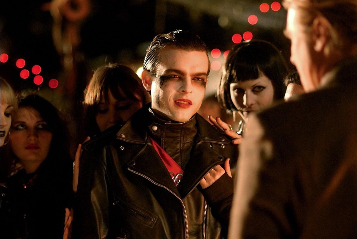 Пролистните изображение, чтобы увидеть следующий кадр из фильма «Между» (2011)