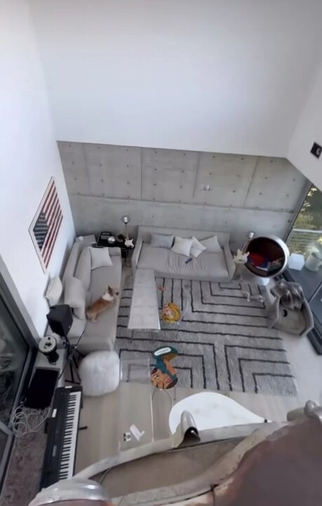 А что мешает постить русский флаг?