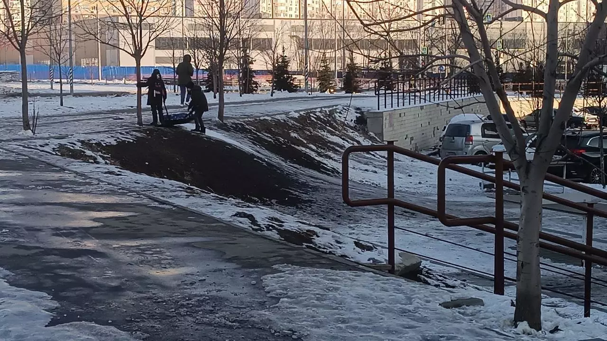 Фото: rostovgazeta.ru. Горожане пожаловались на не чищенный от наледи Ростов
