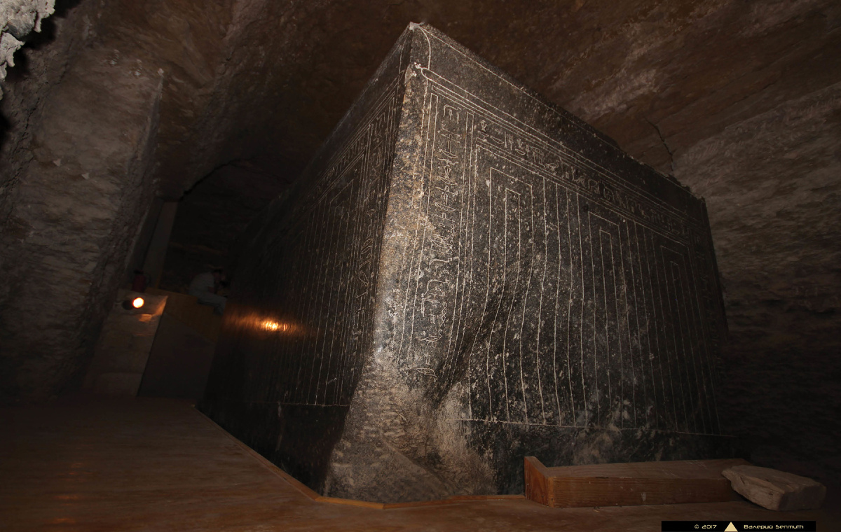 Серапеум в Саккаре: Каменные саркофаги, которые смеются над историей