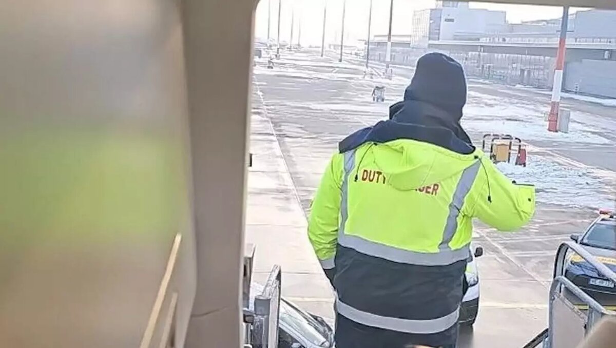 13 часов ада: самолет с российскими туристами более 10 часов не выпускали из Польши. Источник: Подъём