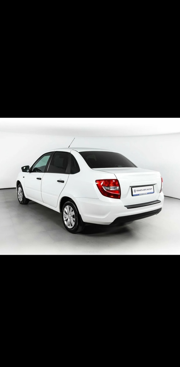 LADA Granta в кузове седан — современный маневренный автомобиль с четырьмя дверями и более просторным багажником, чем в лифт- и хэтчбек версиях. Некоторые технические характеристики:длина кузова: 4268 мм; ширина кузова: 1700 мм; высота кузова: 1500 мм; колёсная база: 2476 мм; дорожный просвет: 180 мм; объём багажного отделения: 520 л. Седан представлен в пяти комплектациях: Standard, Classic, Comfort, Luxe и Prestige. В младшей из них доступен только двигатель 87 л.с. и механическая коробка передач, а старшая предоставляет широкий выбор комфортных опций: гибридную коробку передач, более мощный мотор, подушку безопасности для переднего пассажира, ассистент парковки и старта на подъёме. А также, на ладу есть множество тюнинга, как и на остальные машины лада. Да и вообще лада пользуется своей доступностью и экономичностью, а также и своим запасом хода. 