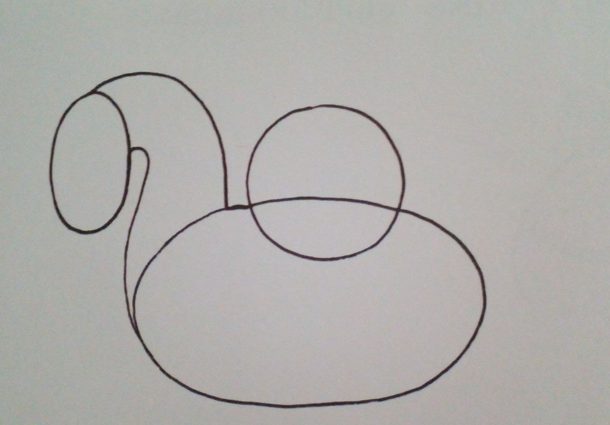 Нарисуем большой овал - тело  и маленький -голову. На спине нарисуем шар - это будет горб верблюжонка.