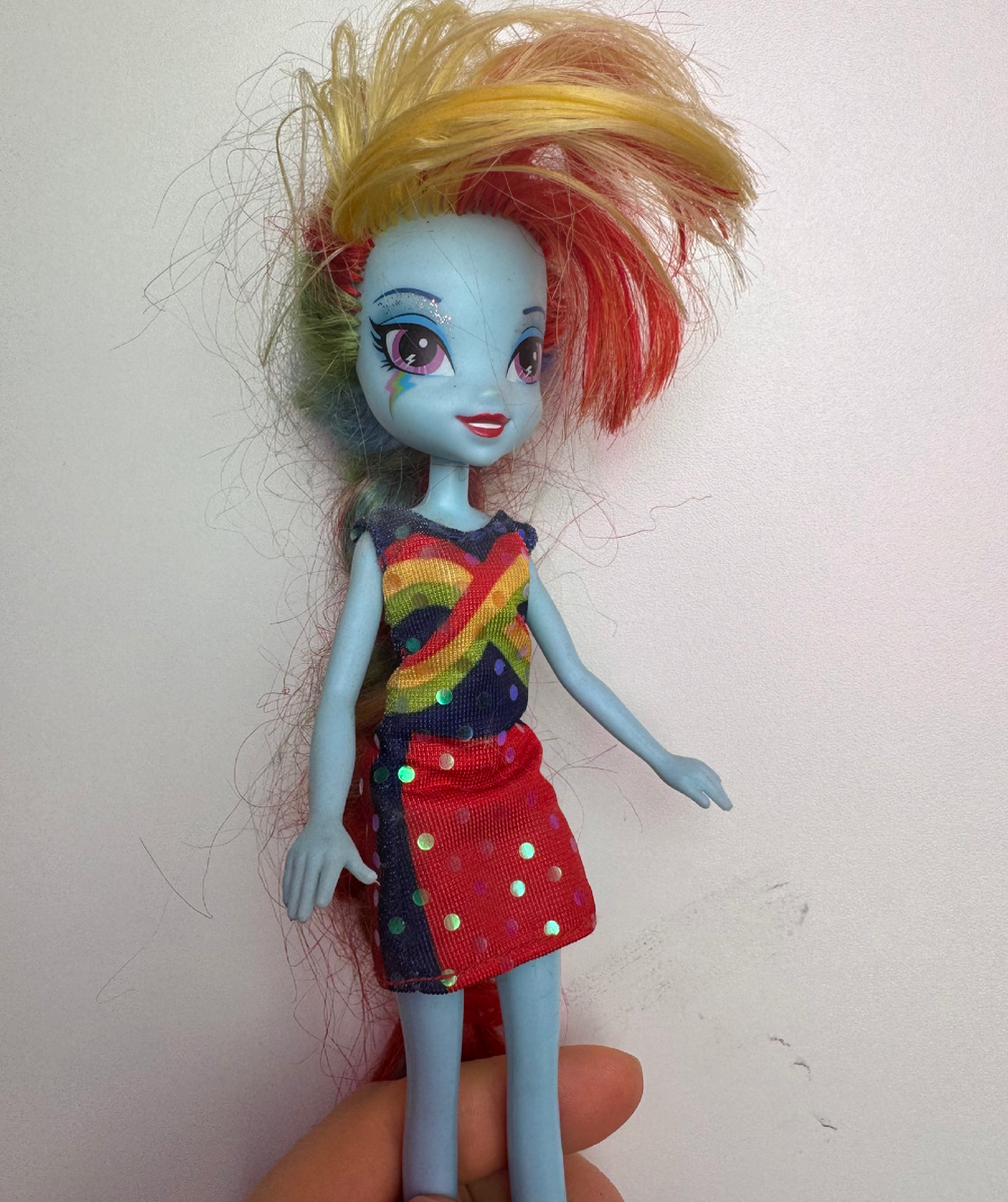 И образец в руке из детства или скриншот с мультика детского