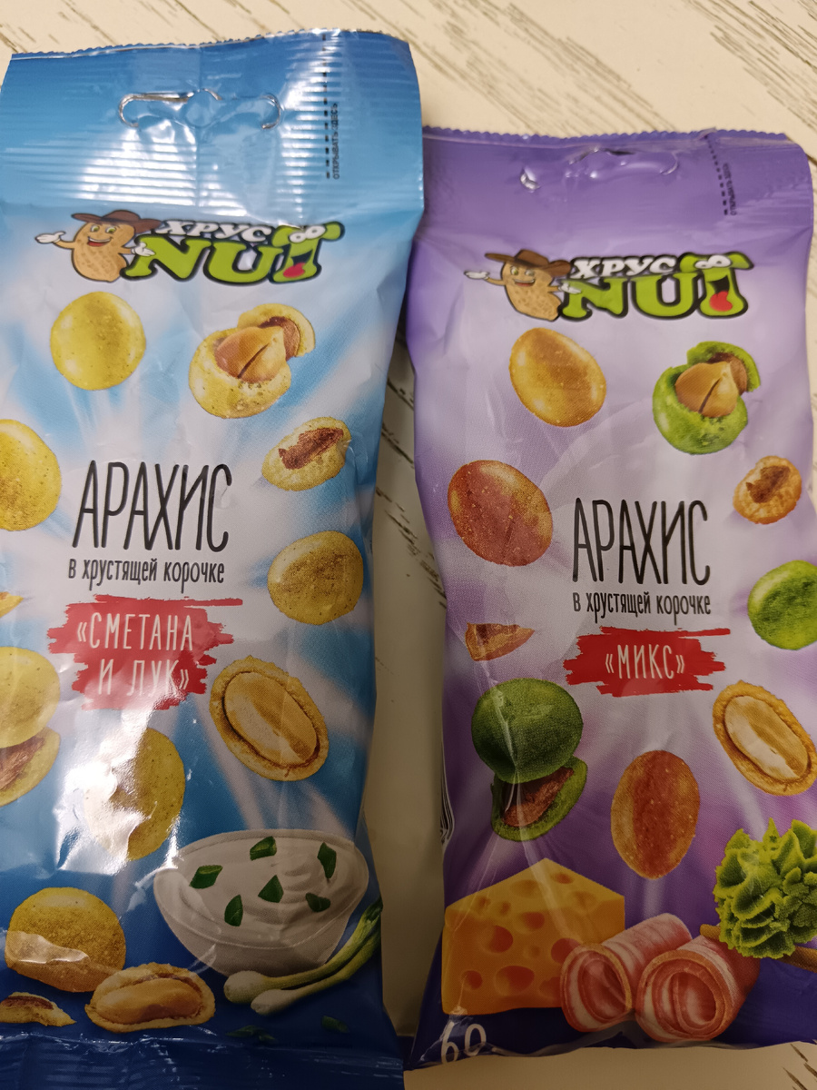 Со вкусом сметаны и зелени нежный, лёгкий вкус. Со вкусом васаби - мой фаворит. Мне понравились больше всего, они реально острые. 