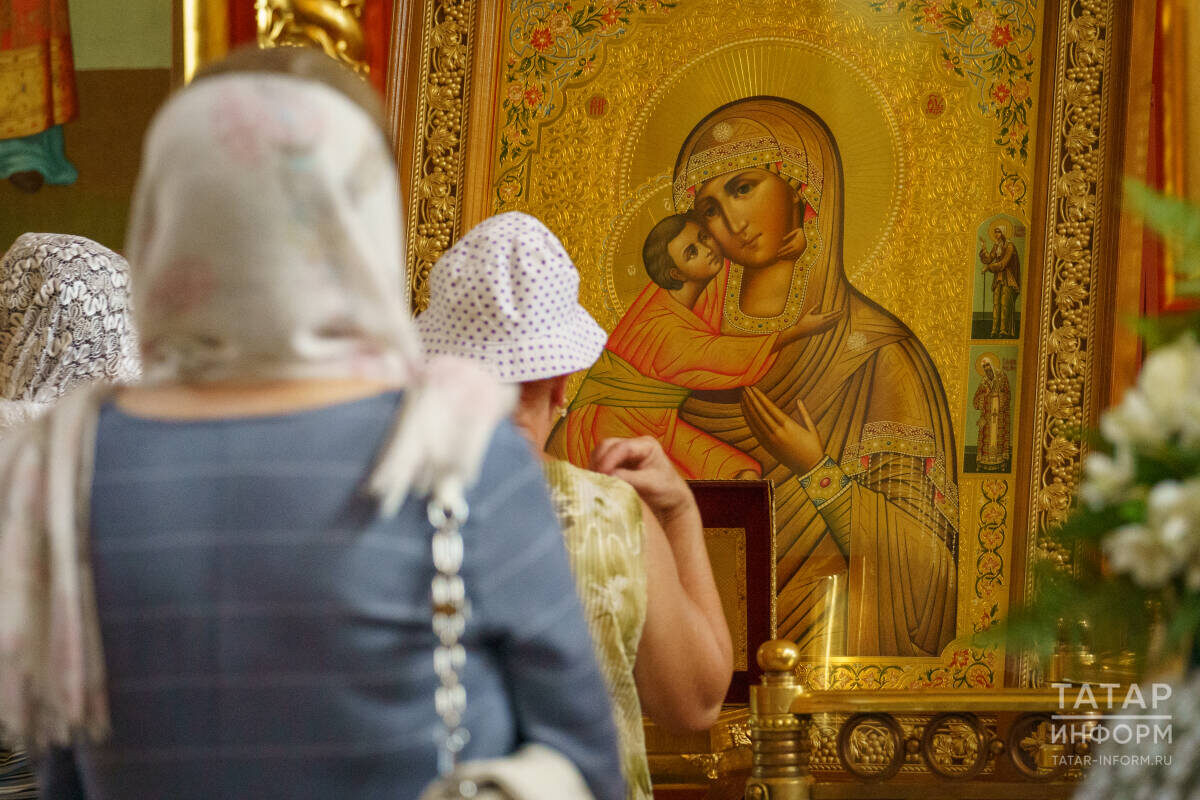 «Прощеное воскресенье нужно провести в храме. Как и в любое другое воскресенье, служится литургия с утра, а вечером совершается чин Великого прощения»Фото: © Владимир Васильев / «Татар-информ»