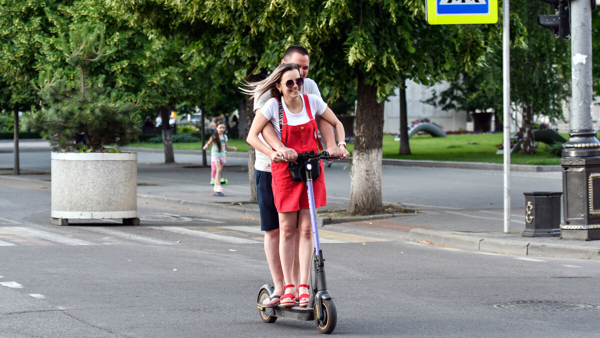 По правилам один человек. Взято их открытых источников.
