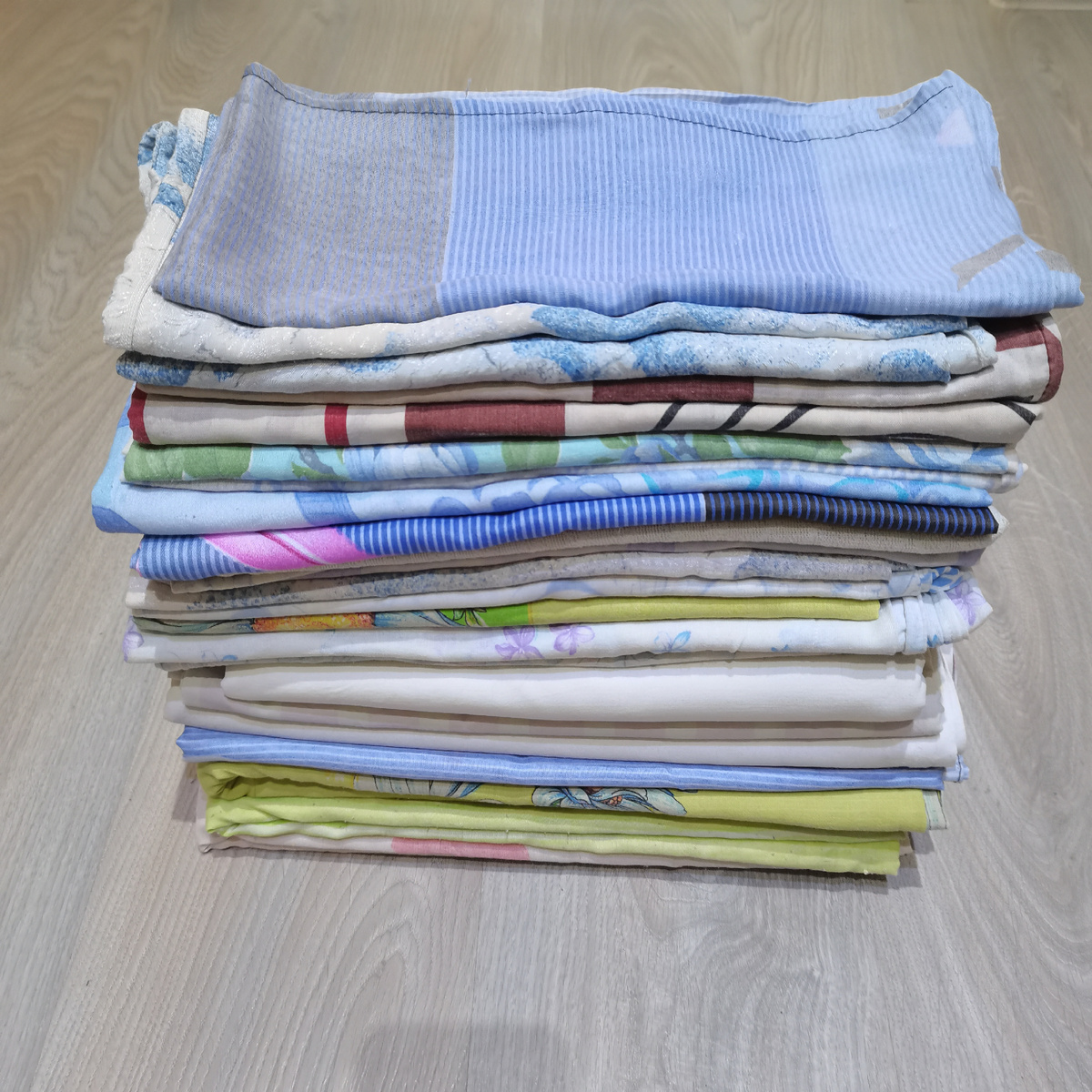 Я не могу ответить на вопрос, зачем я схватила 17 наволочек. Видно просто взяла стопку, не рассматривая.